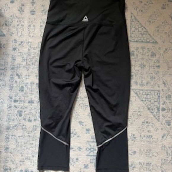 🧡 3/15 Reebok Black Cropped Leggings Women's M - Picture 7 of 9